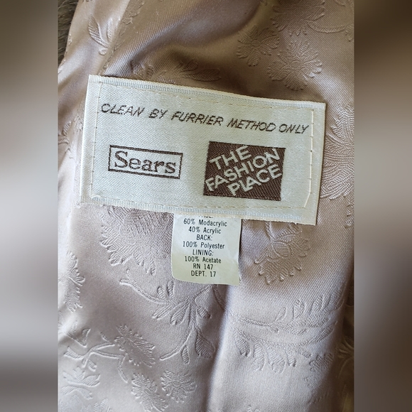 Beautiful Faux Fur Sears 1960s Capelet Wedding - Picture 4 of 4